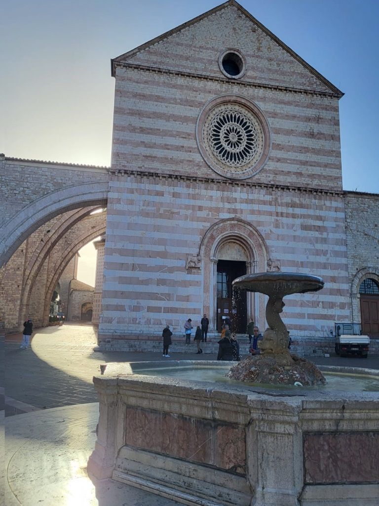 Facciata Basilica di Santa Chiara