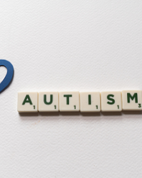 Linee guida sull'autismo, a rischio le cure per migliaia di bambini con autismo